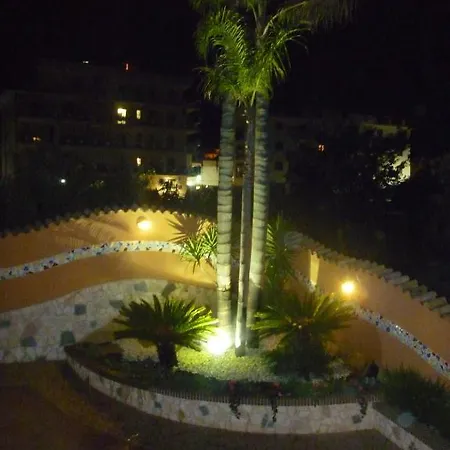 Aparthotel Nova & 3*
